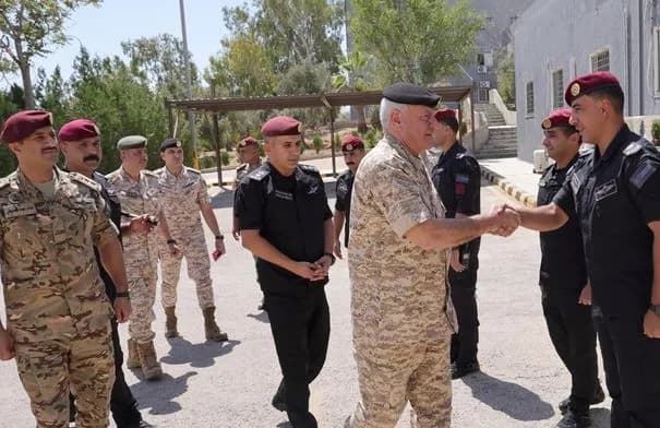 الحنيطي يتفقد الكتيبة الخاصة/71 ويشيد بجاهزيتها القتالية