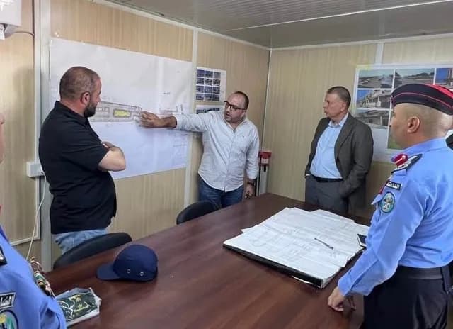 الفراية يتفقد جسر الملك حسين لمتابعة الإجراءات ومشاريع الطرق
