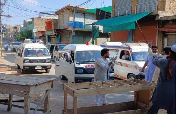 هجوم انتحاري بسيارة ملغومة على منشأة للشرطة في باكستان يوقع 16 قتيلاً