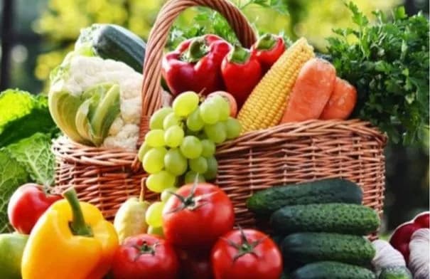2722 طناً خضار و1225 طناً فواكه في السوق المركزي اليوم