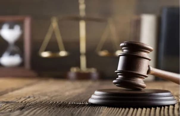 قاضٍ أميركي يمنع تطبيق لائحة ترامب لتحديد مدة تأشيرات الطلاب والصحفيين