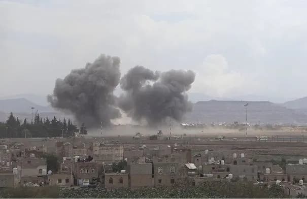 طيران الجيش اليمني يشن غارات مكثفة على مواقع حوثية غربي تعز