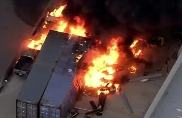 تحطم مروحية في لوس أنجلوس يودي بحياة ثلاثة أشخاص وإصابة رابع
