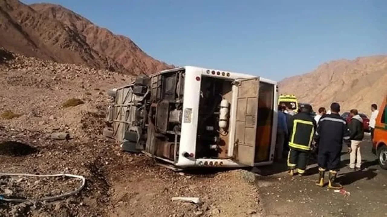 مصر: مصرع 10 أردنيين في انقلاب حافلة بسيناء وإصابة آخرين