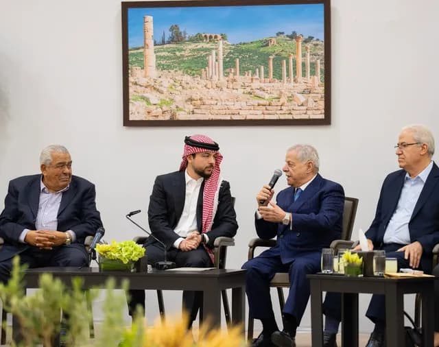 ولي العهد يبحث مع شخصيات من إربد تعزيز الاستقرار والاستثمار في التكنولوجيا