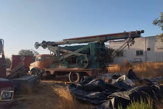 المياه تضبط حفارتين مخالفتين في منطقة القسطل جنوب عمان