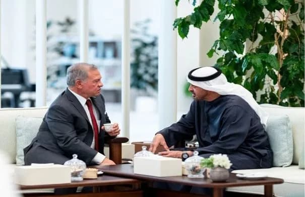 الملك ورئيس الإمارات يبحثان في أبوظبي تعزيز الشراكة والتعاون الإقليمي