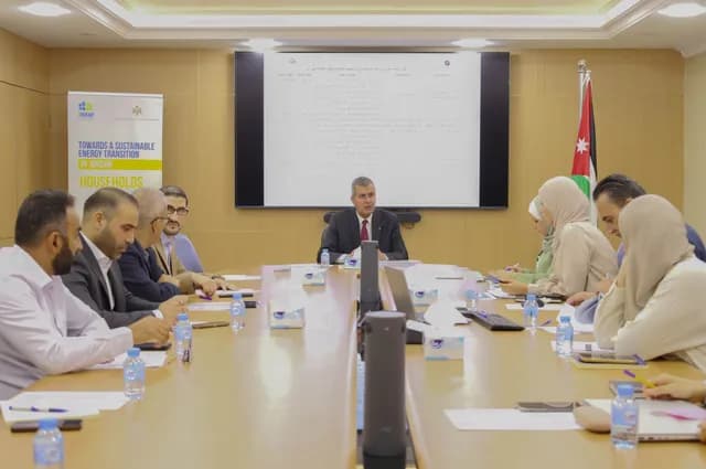 الخرابشة يترأس اجتماع ضباط ارتباط الطاقة والتعدين لمتابعة برنامج التحديث الاقتصادي