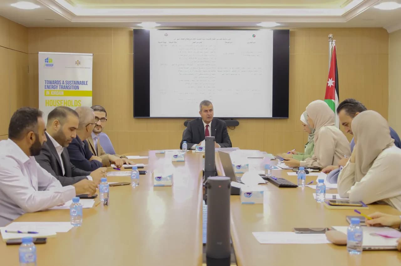 الخرابشة يترأس اجتماع ضباط ارتباط الطاقة والتعدين لمتابعة برنامج التحديث الاقتصادي
