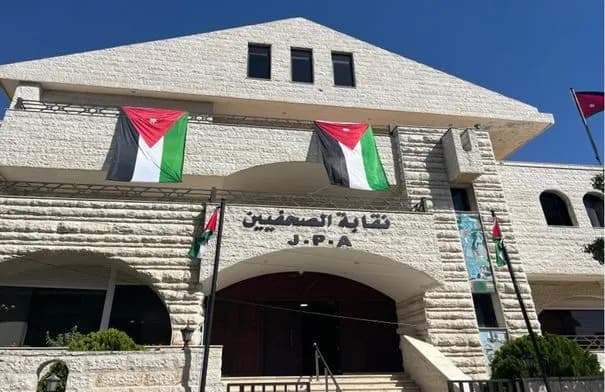 نقابة الصحفيين تطالب وسائل الإعلام بتوخي الحذر في تغطية الشؤون العسكرية والأمنية