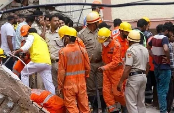 انهيار مبنى سكني في نيودلهي يودي بحياة 5 أشخاص