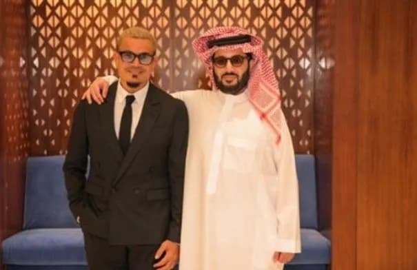 آل الشيخ يدافع عن عمرو دياب بعد حصوله على غينيس