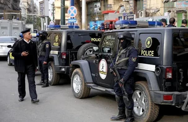 الداخلية المصرية توضح ملابسات فيديو شخص بملابس نسائية في قنا