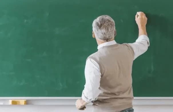 اعتداء جسدي ولفظي على معلم في بني كنانة والتربية تحوّل القضية للأمن