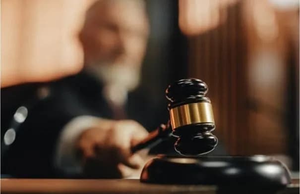 محكمة جنايات القاهرة تأمر بإيداع متهم بقتل ابنته وأقارب طليقته في مستشفى الأمراض النفسية