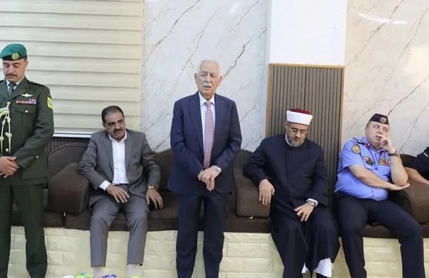 العيسوي ينقل تعازي الملك وولي العهد لعائلتي نقرش والغنميين