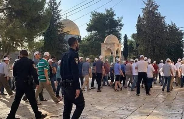 تقرير فلسطيني: 26 اقتحامًا للأقصى و155 منعًا للأذان بالحرم الإبراهيمي خلال آب