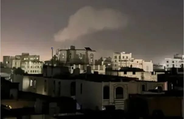 إعلام الحوثيين يعلن تعرض قرية في حجة اليمنية لغارة سعودية