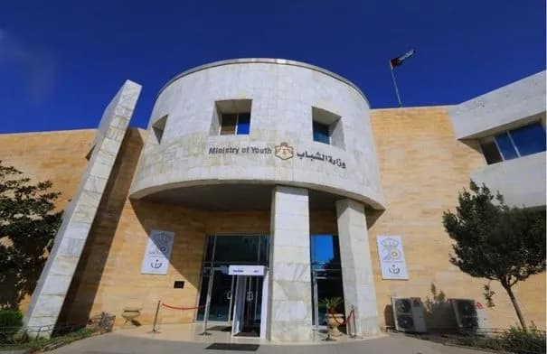 صيانة جزئية لأرضية ستاد عمان الدولي واستبدال المساحات المتضررة