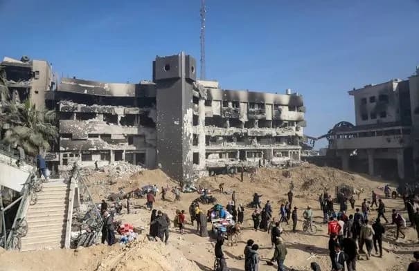 مدير مجمع الشفاء بغزة: نفاد نصف الأدوية وعجز 70% من المستلزمات الطبية