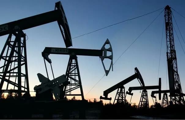 النفط يقفز أكثر من 4.5% وبرنت يلامس 110 دولارات وسط مخاوف على الإمدادات