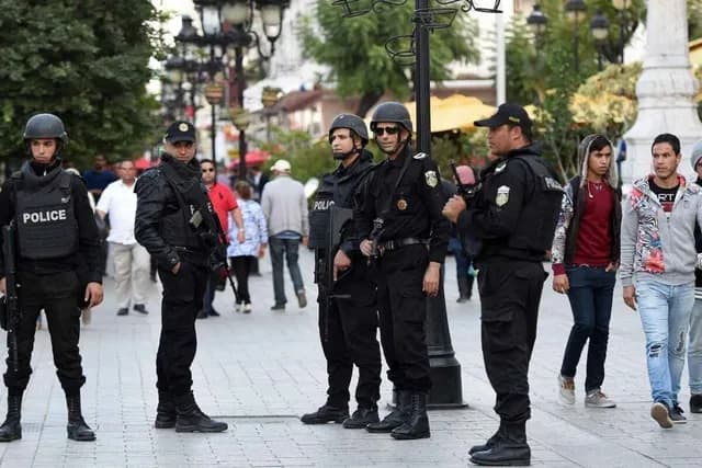 تونس: تفكيك شبكة لسرقة المحلات في أحياء راقية بالعاصمة تقودها امرأة مطلوبة بـ50 مذكرة