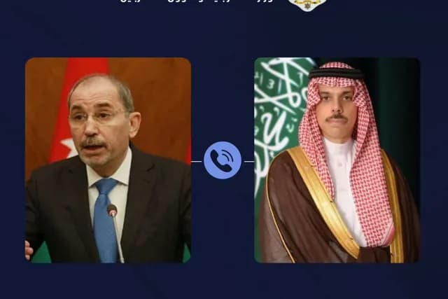 الصفدي يبحث هاتفيًا مع فيصل بن فرحان التصعيد الإقليمي وتعزيز التعاون