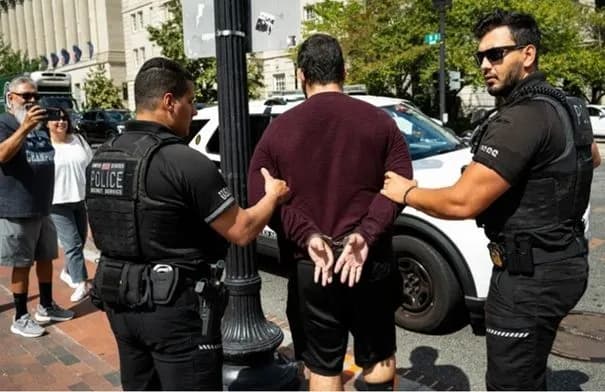توقيف رجل أثار استنفارًا أمنيًا قرب البيت الأبيض