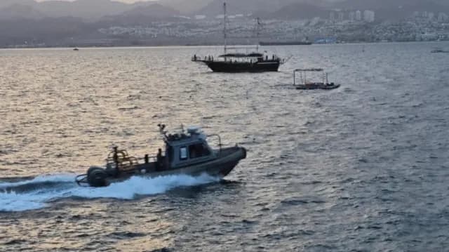 خفر السواحل ينقذ شاباً من الغرق في خليج العقبة