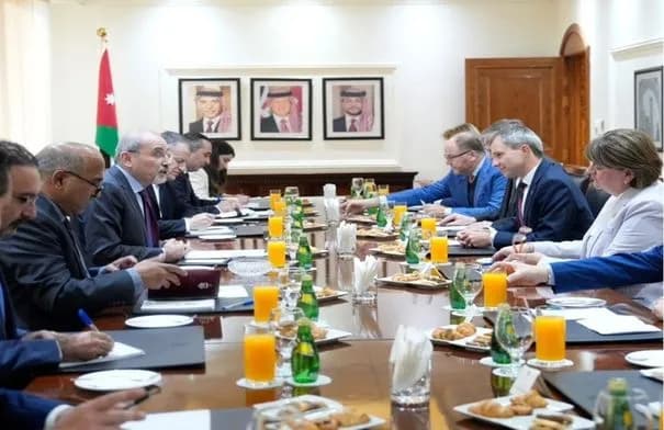 الصفدي يبحث مع وفد برلماني بريطاني العلاقات الثنائية والتطورات الإقليمية