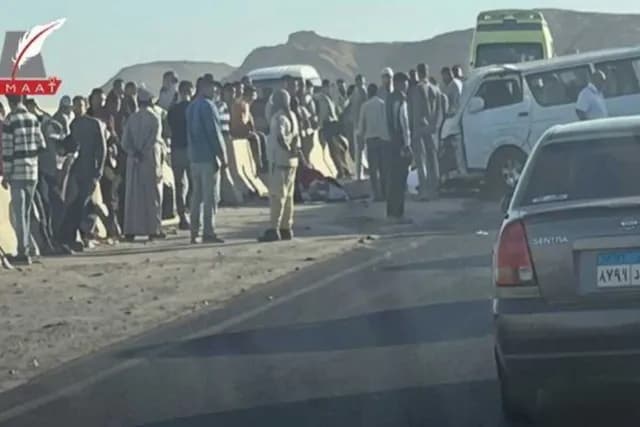 حادث تصادم مروع على الطريق الدائري الأوسطي بالجيزة يخلف 4 قتلى و6 مصابين