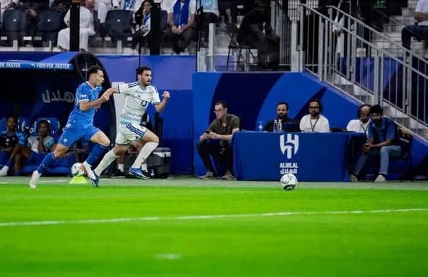 مهند أبو طه يتألق في فوز نيوم التاريخي على الهلال السعودي