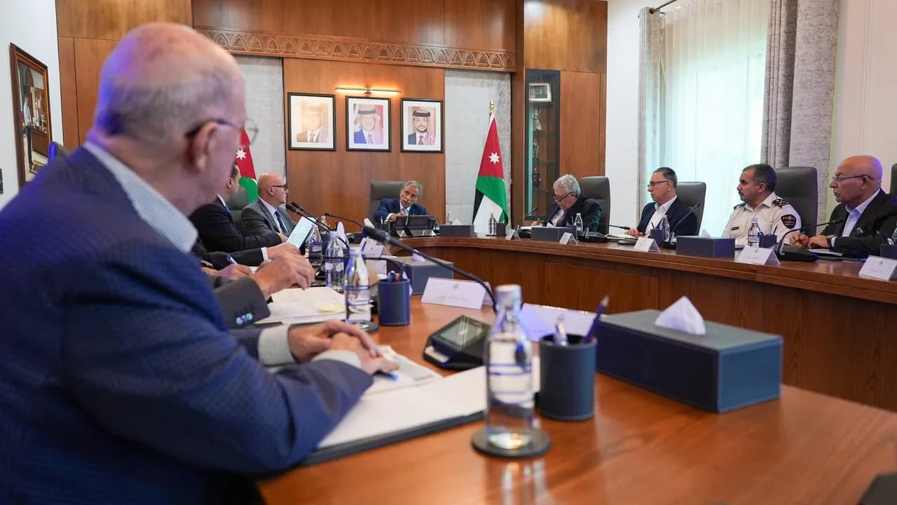حسان يبحث مع مسؤولين وممثلين عن القطاع الخاص استدامة سلاسل التوريد في العقبة والمعابر