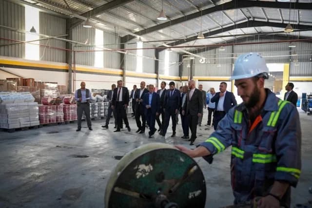 حسان يؤكد دعم الاستثمارات في المناطق الصناعية بمحافظات الجنوب
