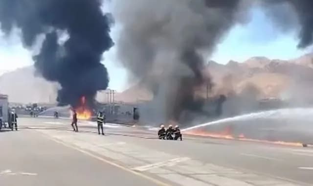 تدهور صهريج نفطي واشتعاله في القويرة يغلق الطريق بالكامل