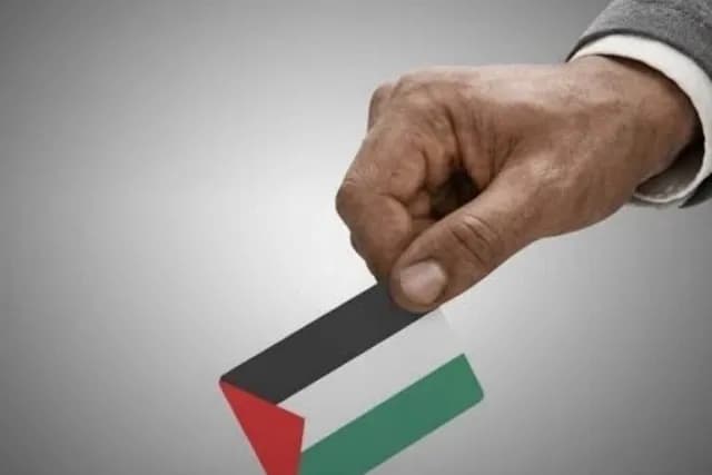 عباس يصدر قراراً بتمديد فترة الترشح للانتخابات الفلسطينية إلى 18 يوماً