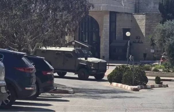 اقتحام إسرائيلي لجامعة بيرزيت وتحركات استيطانية في رام الله والخليل