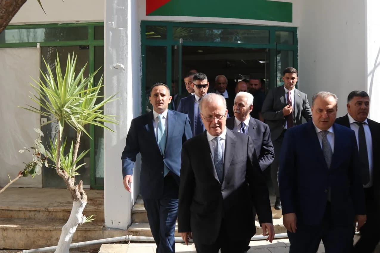 رئيس الوزراء الفلسطيني يثمن دعم الأردن ويزور المستشفى الميداني في نابلس