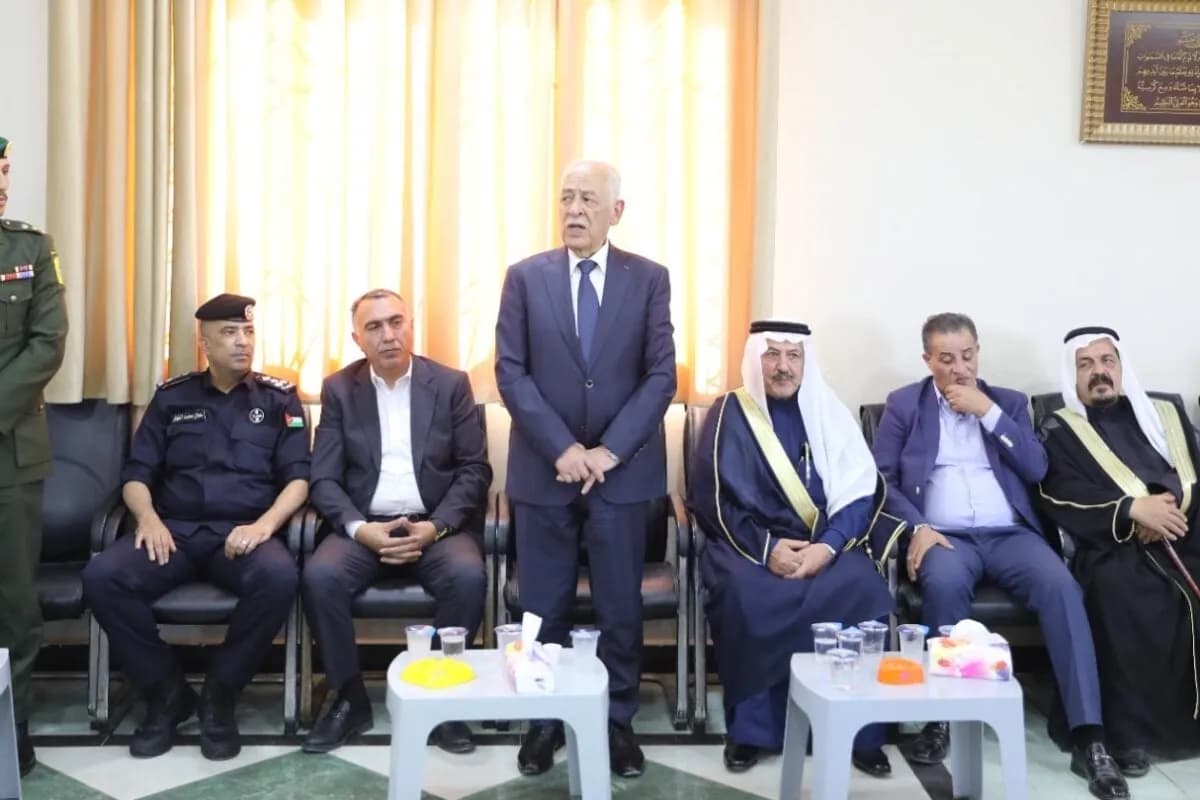 العيسوي ينقل تعازي الملك وولي العهد لعائلتي الحيصة والضرابعة في مأدبا