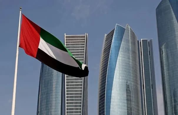 الإمارات تحظر على فروع بنك ملي الإيرانى إجراء معاملات مالية مع إيران