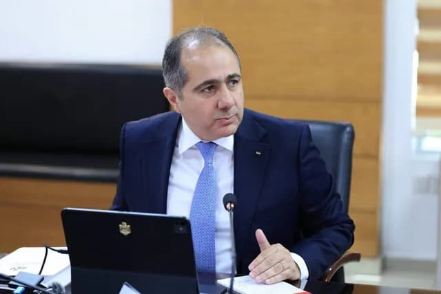 أبو غزالة: لا طرح لأي مشروع حكومي للاستثمار دون مشاركة محلية لا تقل عن 30%