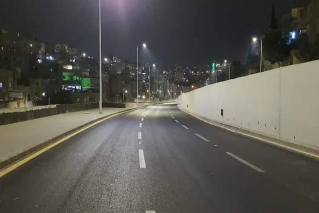 أمانة عمّان تبدأ تحسينات مرورية على شارع الاستقلال