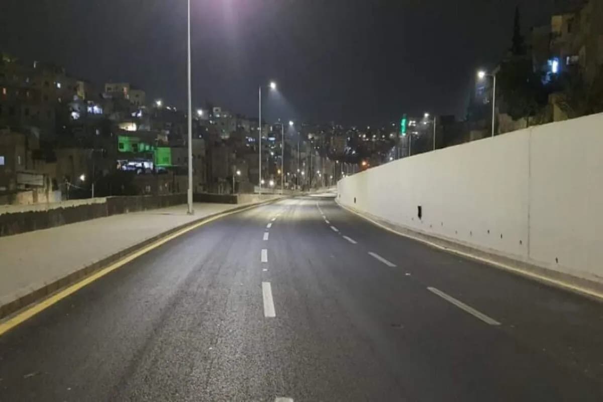 أمانة عمّان تبدأ تحسينات مرورية على شارع الاستقلال