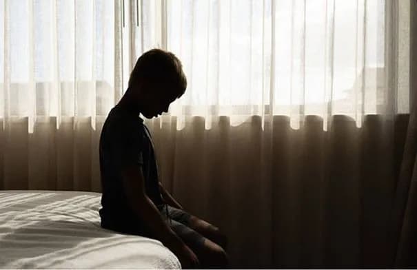 فيديو صادم لاعتداء عنيف على طفل سوري في طرطوس يثير موجة غضب واسعة