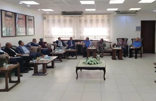 فريق مشترك يتفقد إجراءات نقل الركاب عبر حدود جابر بين الأردن وسوريا