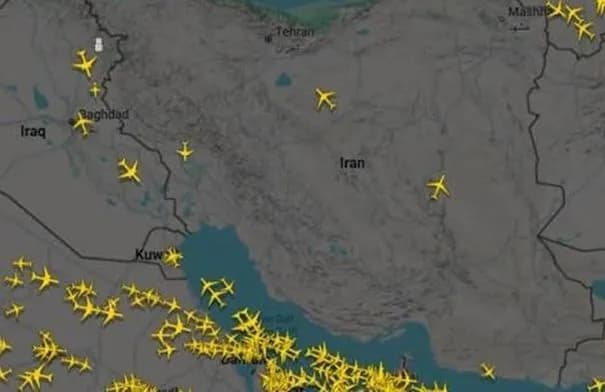 إيران تنفي إغلاق مجالها الجوي وتؤكد استمرار حركة الطيران