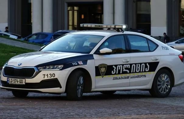 جورجيا ترحّل 78 أجنبيًا بينهم أردنيون وتمنعهم من العودة
