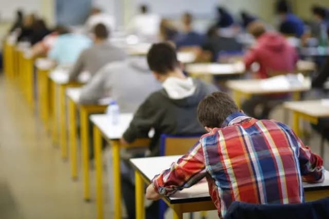 التربية تحدد موعد امتحان المفاضلة للطلبة الأردنيين الحاصلين على الثانوية الأجنبية