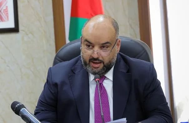 الخشمان يرحّب بتوسيع النقل المدرسي المجاني في البادية الجنوبية