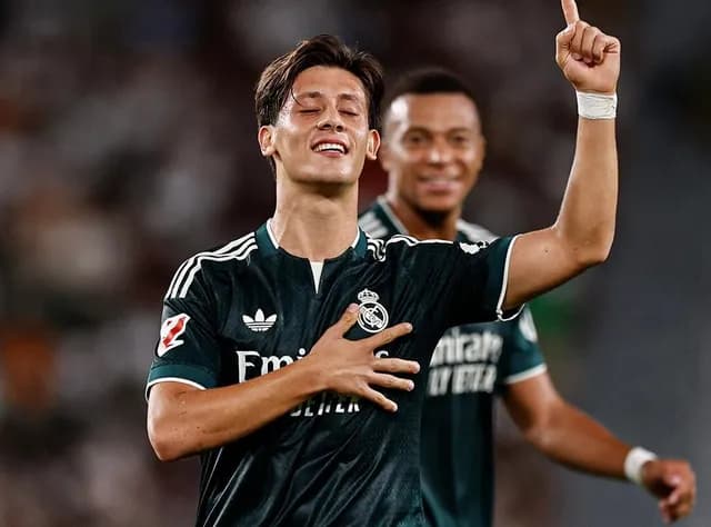 ريال مدريد ينتزع فوزًا قاتلًا من إلتشي بثلاثية في الليغا